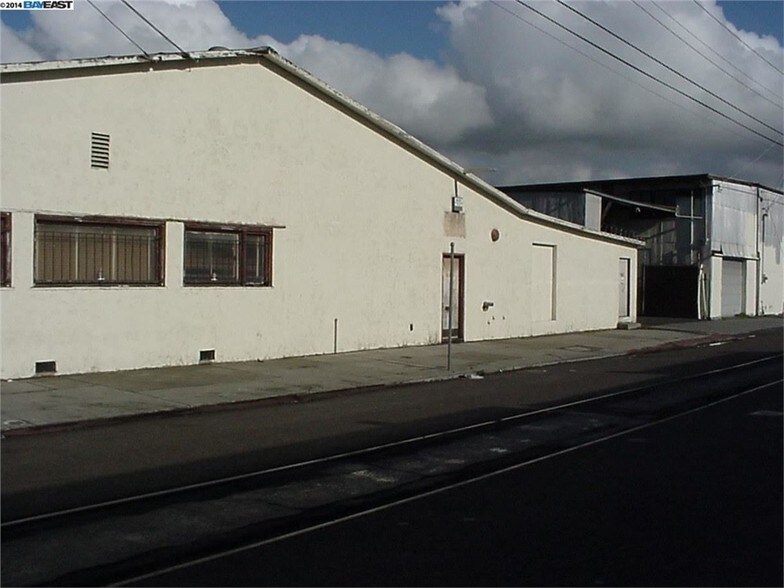 More Photos Of 1429-1449 105th Ave, Oakland Warehouse For Sale