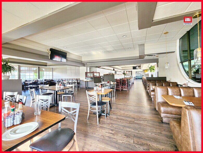 More Photos Of 14445 Sherman Way, Van Nuys Restaurant For Lease