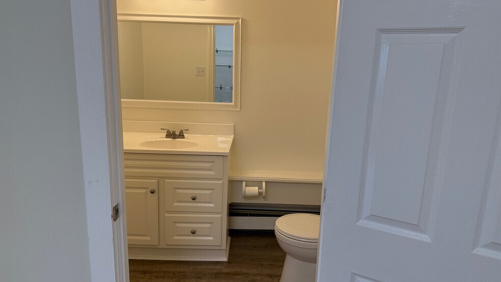 More Photos Of 376 Rt-130, Sandwich Flex For Lease