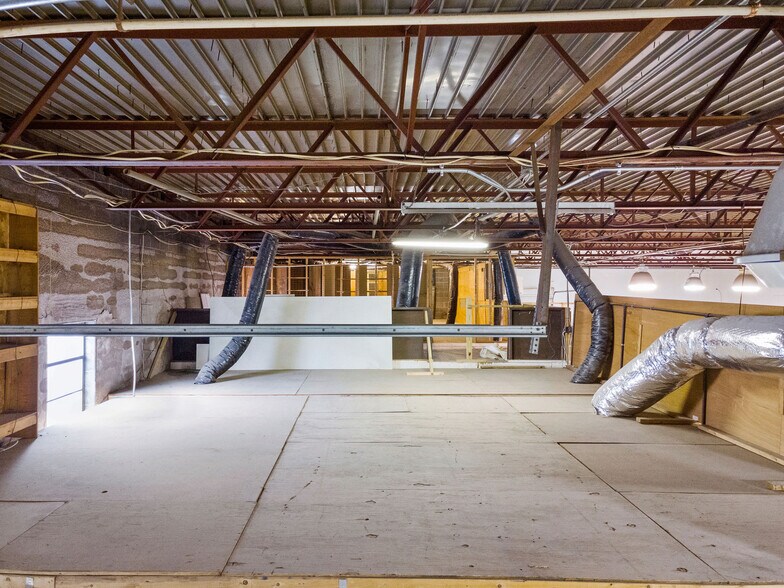 More Photos Of 104 N Duane Ave, Endicott Industrial For Lease