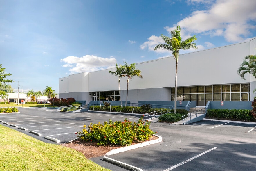 More Photos Of 5400 NW 35th Ave, Fort Lauderdale Warehouse For Lease