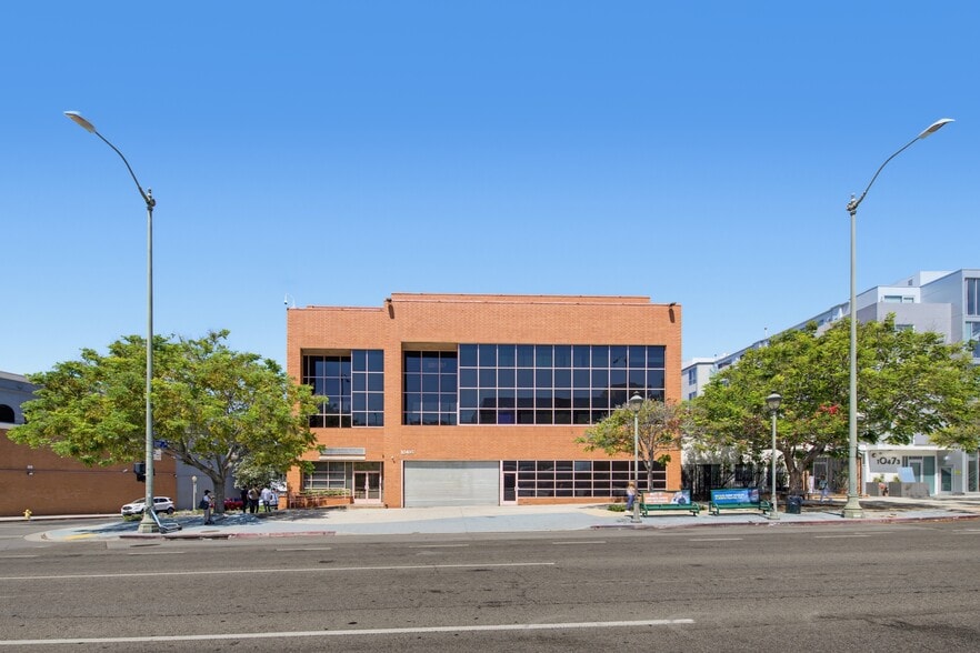 More Photos Of 10495 Santa Monica Blvd, Los Angeles Office For Sale