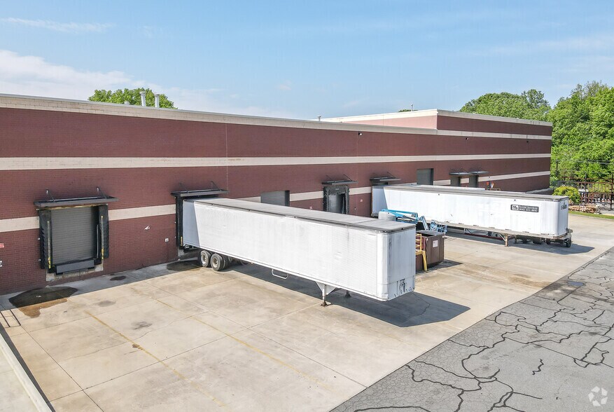 More Photos Of 2901 Stewart Creek Blvd, Charlotte Warehouse For Lease