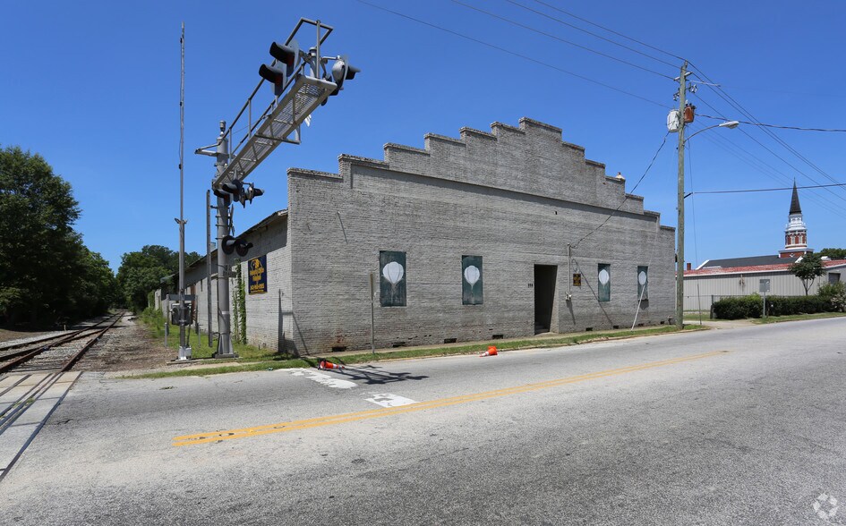 Primary Photo Of 308 S Main St, Darlington Warehouse For Sale