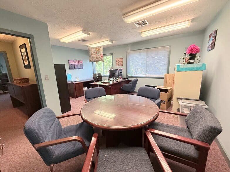 More Photos Of 3501-3511 SE Milwaukie Ave, Portland Office For Sale