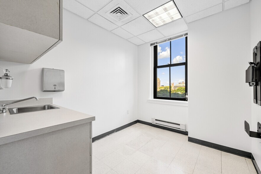 More Photos Of 1 Hanson Pl, Brooklyn Apartments For Sale