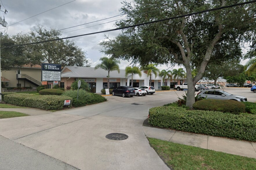 Primary Photo Of 1122 Old Dixie Hwy, Vero Beach General Retail For Lease