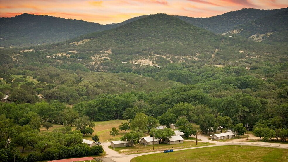 More Photos Of 7070 S US Highway 83, Concan Hotel For Sale