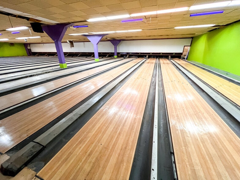 More Photos Of 3920 W Wall St, Midland Bowling Alley For Sale