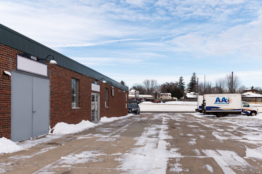 More Photos Of 404-412 7th St NE, Buffalo Freestanding For Lease
