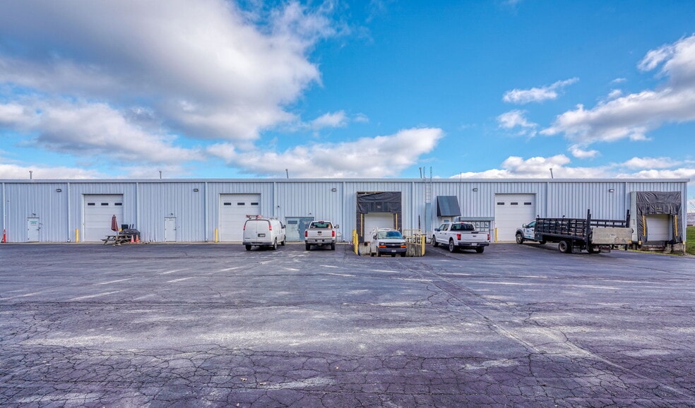 More Photos Of 735 Cross Pointe Rd, Gahanna Research And Development For Lease