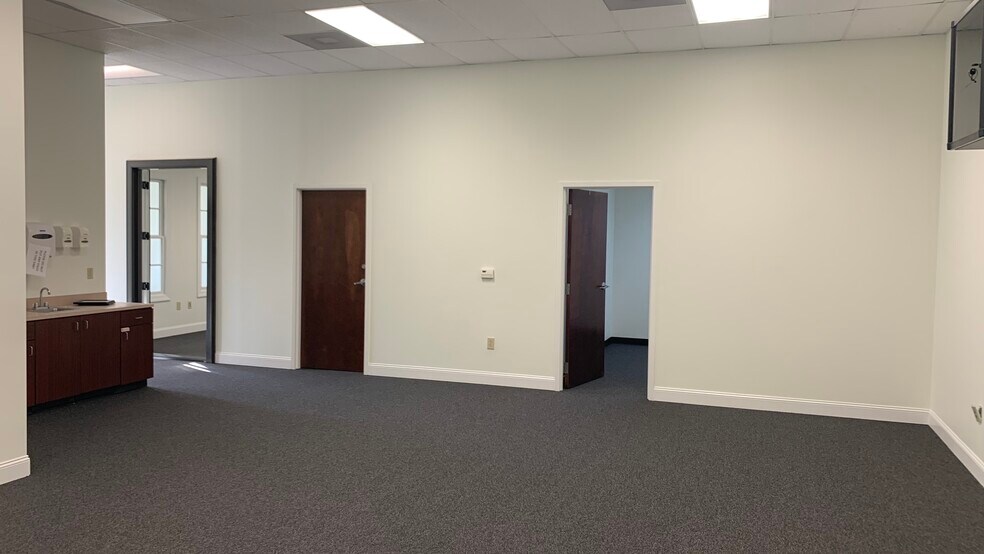 More Photos Of 140-164 Corporate Blvd, Indian Trail Flex For Lease