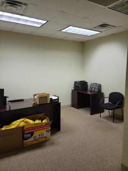 More Photos Of 826 Shannon Dr, Fayetteville Warehouse For Lease