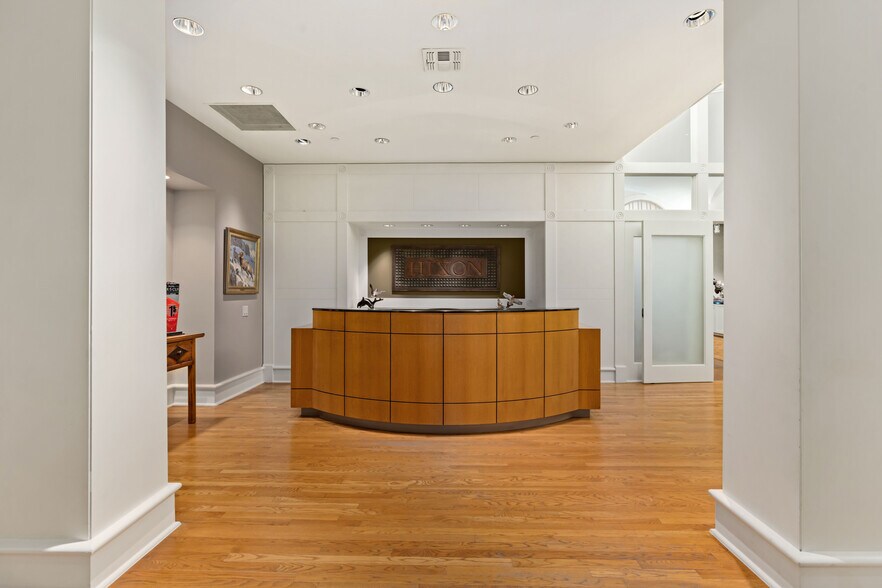 More Photos Of 309 E Commerce St, San Antonio Office For Lease