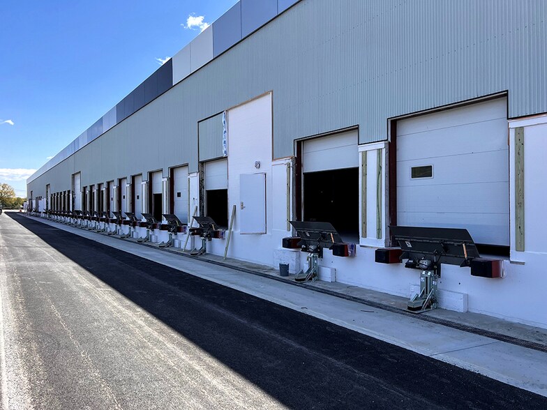 More Photos Of 2800 Eastern Blvd, Middle River Distribution For Lease