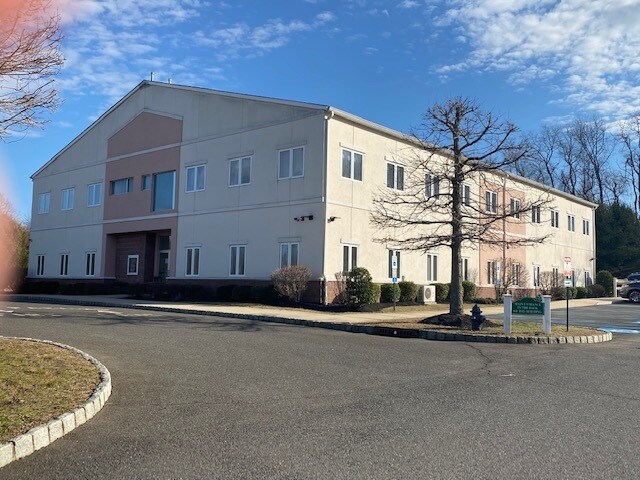 Primary Photo Of 500 Park Ave, Manalapan Township Medical For Lease