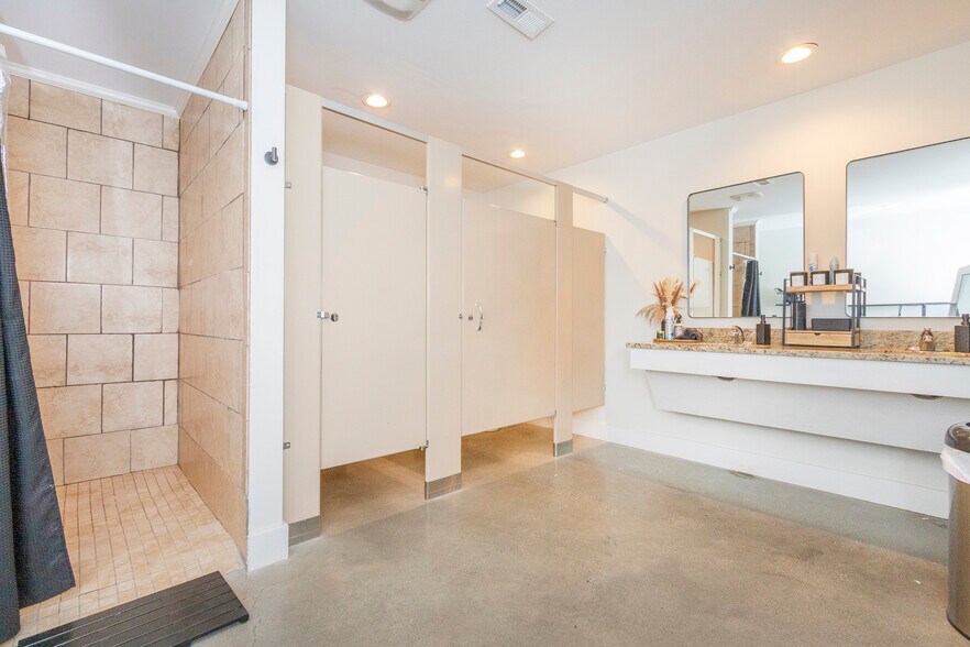 More Photos Of 107 E Orr St, Anderson Specialty For Sale