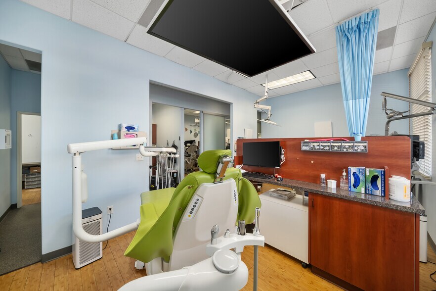 More Photos Of 106 Gateway Center Dr, Paso Robles Office For Lease