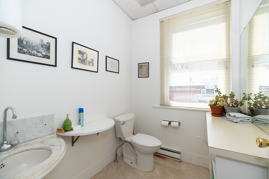 More Photos Of 29 N Main St, Ipswich Office For Sale