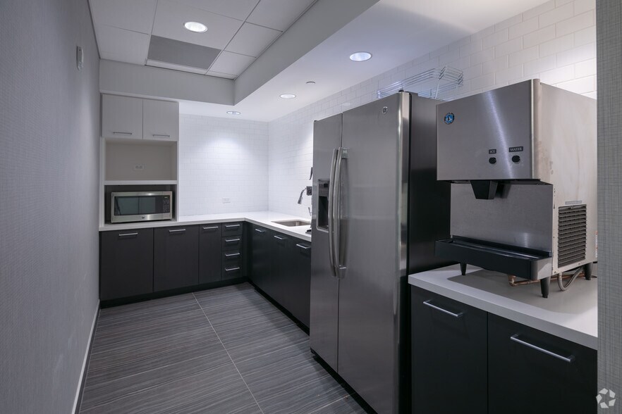 More Photos Of 3060 Peachtree Rd NW, Atlanta Office For Lease