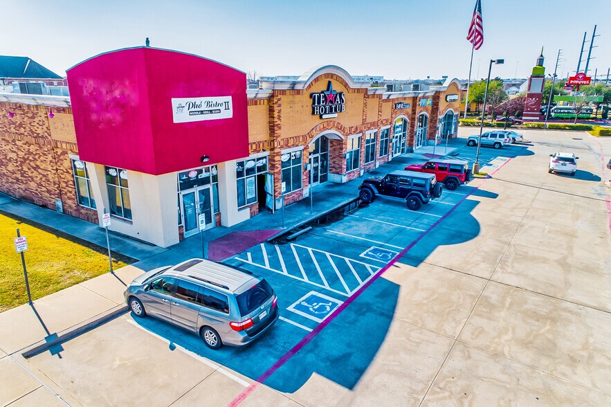 More Photos Of 310 E Round Grove Rd, Lewisville Freestanding For Lease