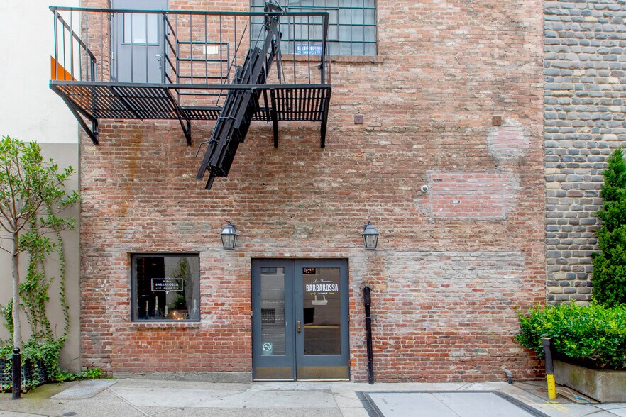 More Photos Of 712-714 Montgomery St, San Francisco Storefront Retail Office For Sale