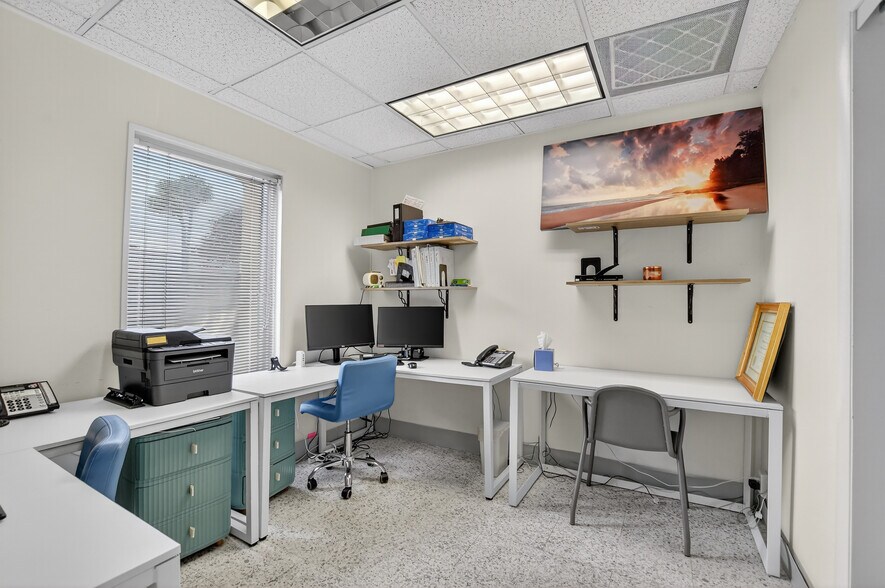 More Photos Of 665 SE 10th St, Deerfield Beach Medical For Sale