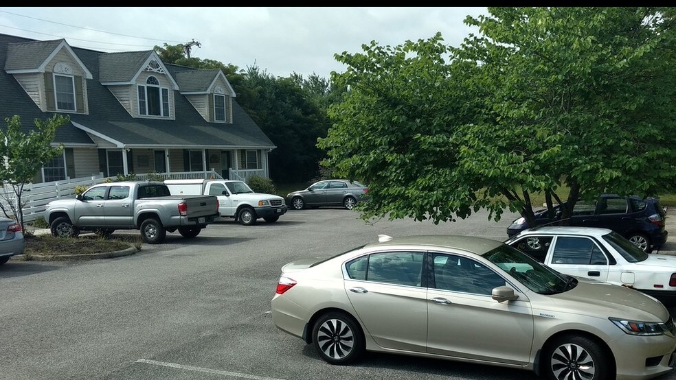 More Photos Of 20 Midway Plaza Dr NW, Christiansburg Office For Lease