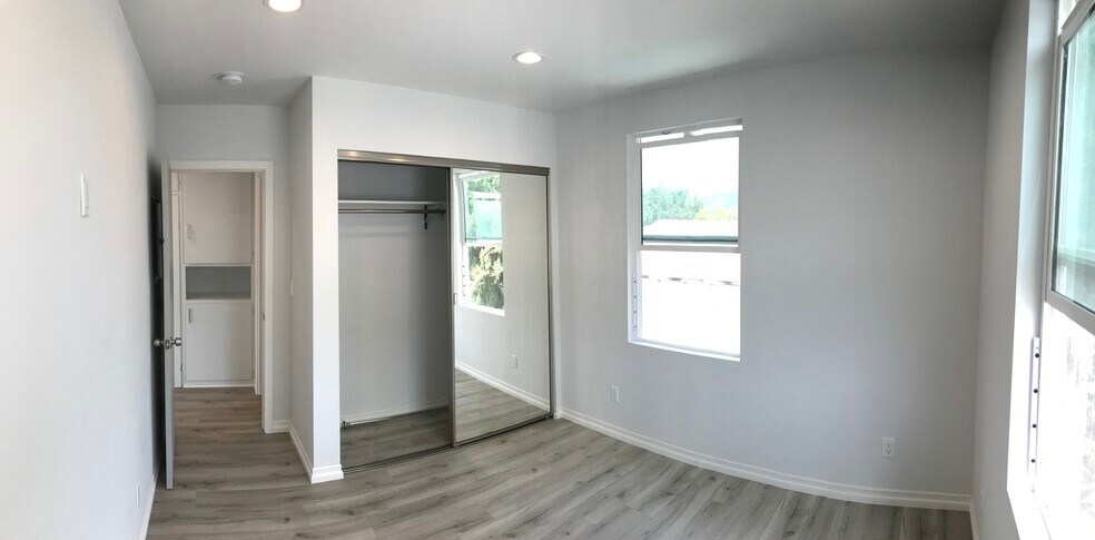 More Photos Of 3121 Silver Lake Blvd, Los Angeles Apartments For Sale