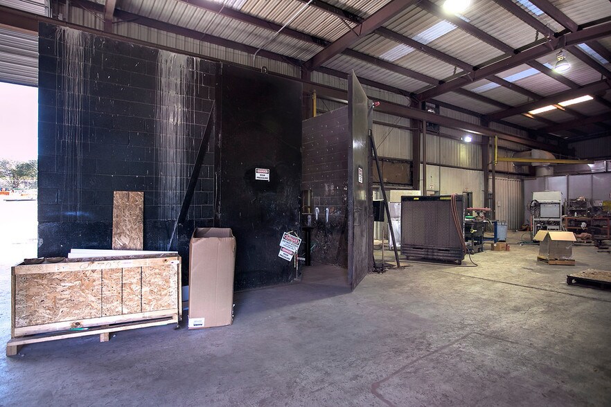 More Photos Of 6031 Fm 2767, Tyler Warehouse For Lease