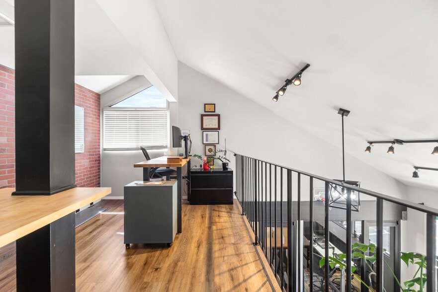More Photos Of 2734 E Broadway, Long Beach Loft Creative Space For Sale