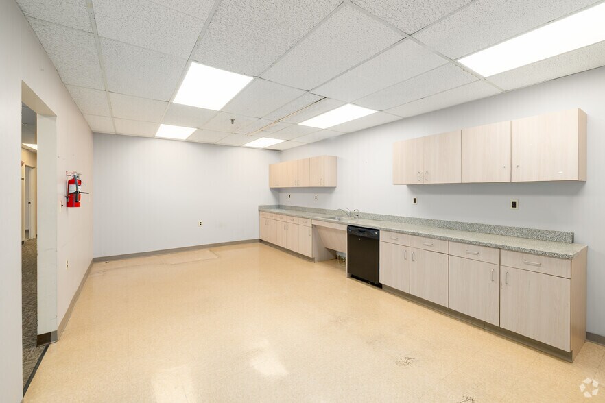 More Photos Of 5 Eves Dr, Marlton Office For Sale