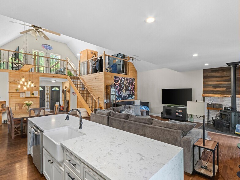 More Photos Of 127 Deer Hill Ln, Weaverville Specialty For Sale