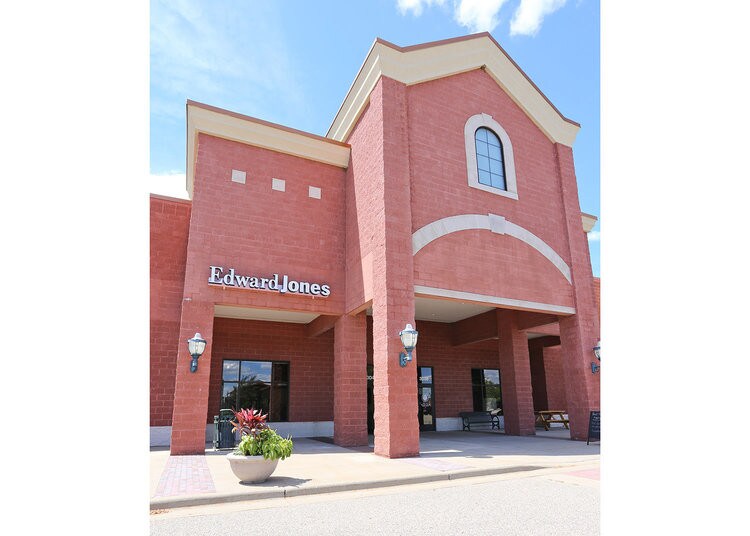 More Photos Of 3012-3066 Village Park Dr, Plover Freestanding For Lease