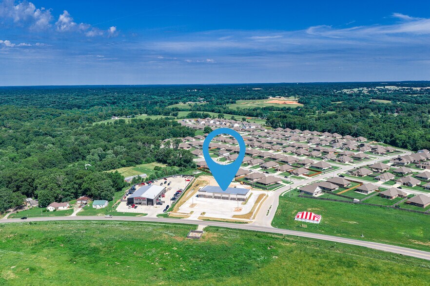 More Photos Of 10514-10524 E AR 72 Hwy, Pea Ridge Showroom For Lease