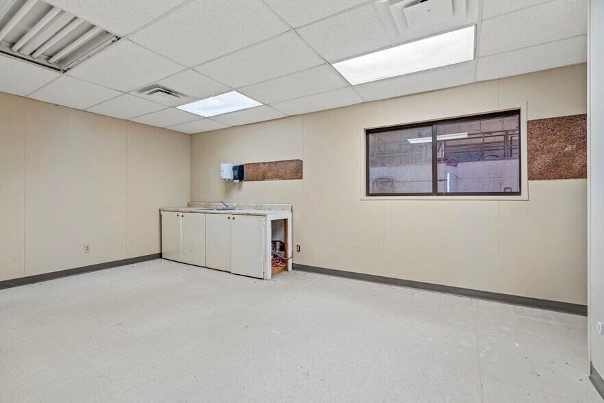 More Photos Of 520 Robison dr, Elk City Industrial For Sale