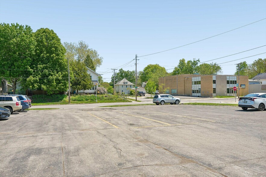 More Photos Of 3843 6th Ave, Des Moines Lodge Meeting Hall For Sale
