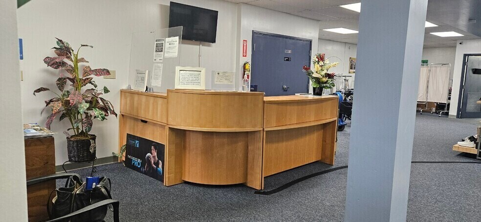 More Photos Of 94-479 Ukee St, Waipahu Flex For Lease