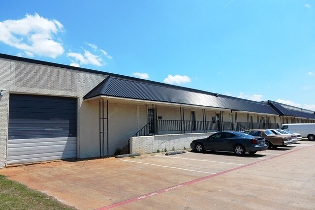 More Photos Of 3022-3032 Lincoln Ct, Garland Warehouse For Lease