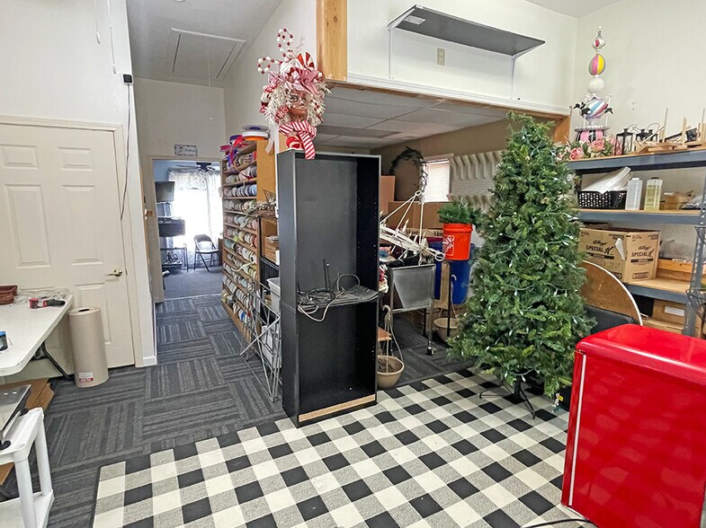 More Photos Of 200 Collinsville Rd, Troy Warehouse For Lease