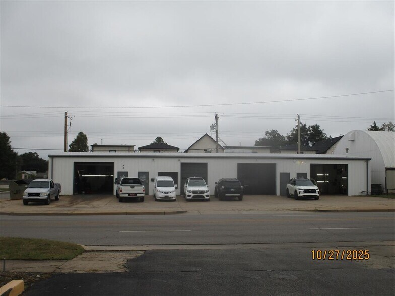 More Photos Of 625-631 W Edmond Rd, Edmond Service For Sale