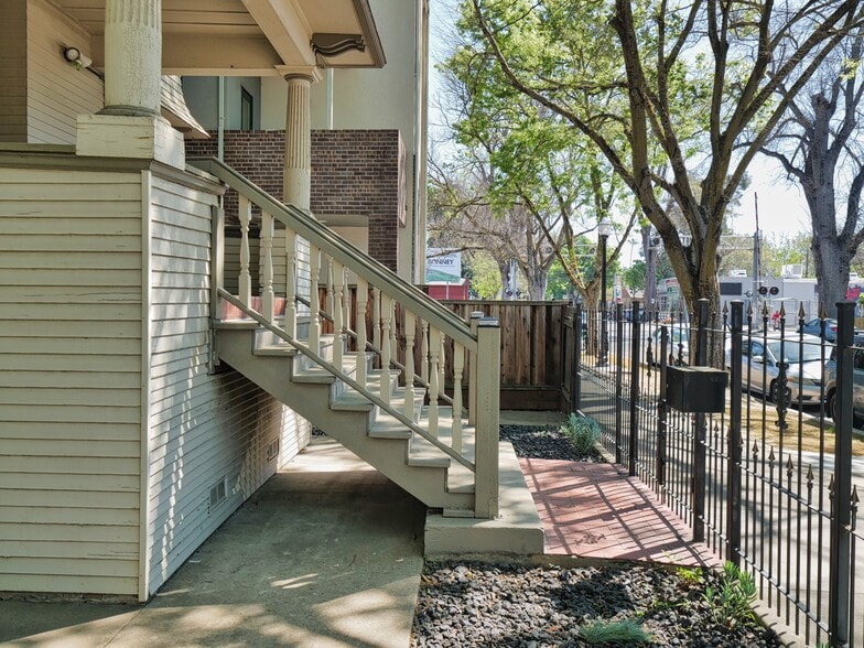 More Photos Of 1901-1903 H St, Sacramento Apartments For Sale