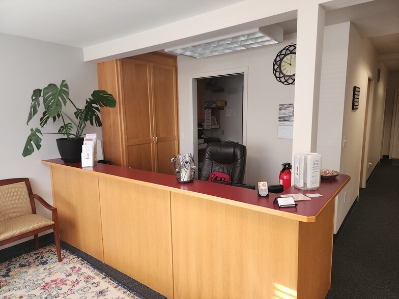 More Photos Of 48247 Hills St, Oakridge Office For Sale