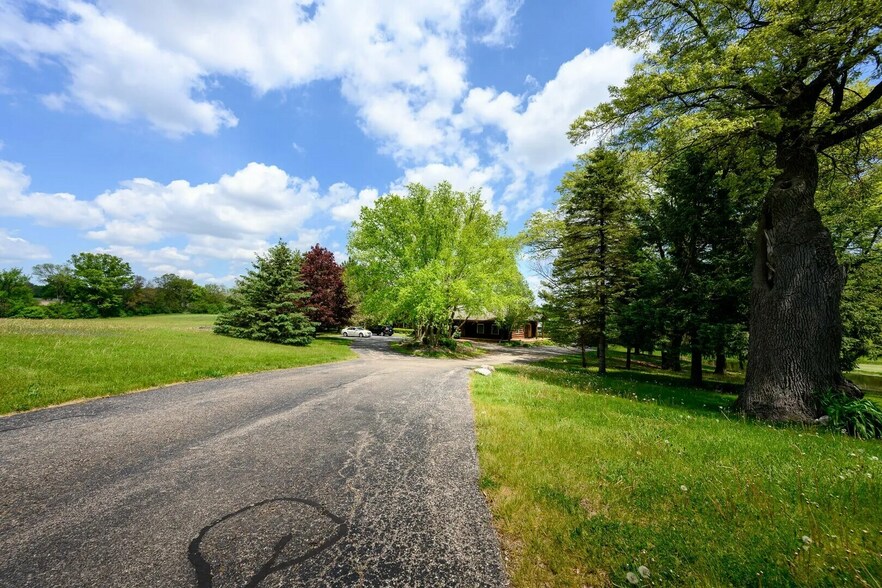 More Photos Of 4418 Richmond Rd, Ringwood Office For Sale