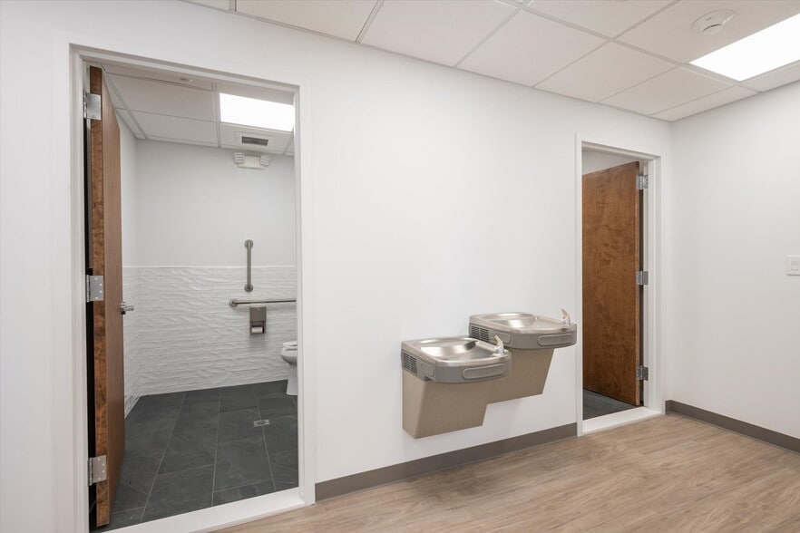 More Photos Of 25 Willowdale Ave, Port Washington Office For Sale