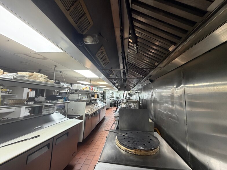 More Photos Of 10 Woods Corner Rd, East Setauket Restaurant For Lease