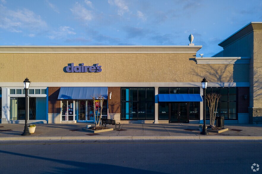 More Photos Of 5000-5084 Pinnacle Sq, Birmingham Storefront For Lease