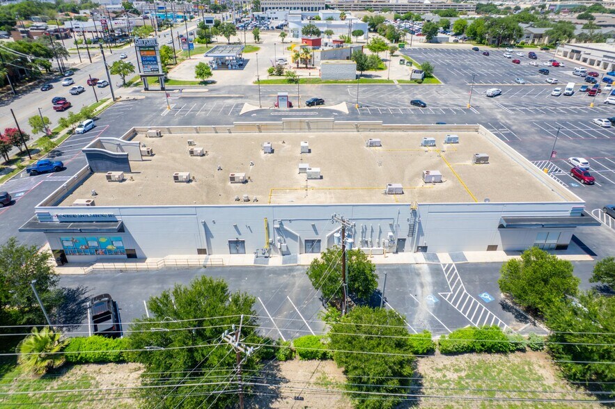 More Photos Of 7122 San Pedro Ave, San Antonio Storefront For Lease