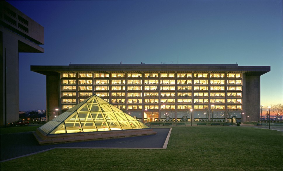 More Photos Of 950 L'Enfant Plz SW, Washington Office For Lease