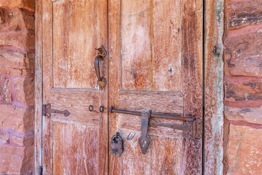 More Photos Of 18 Destierro Trail, Santa Fe Lodge Meeting Hall For Sale